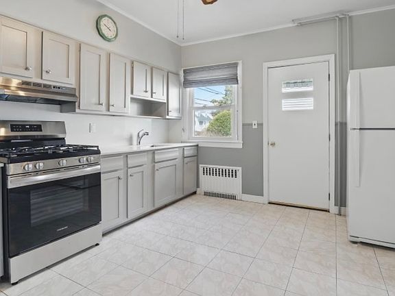 4th image of 303 Jefferson Ave Floor 1