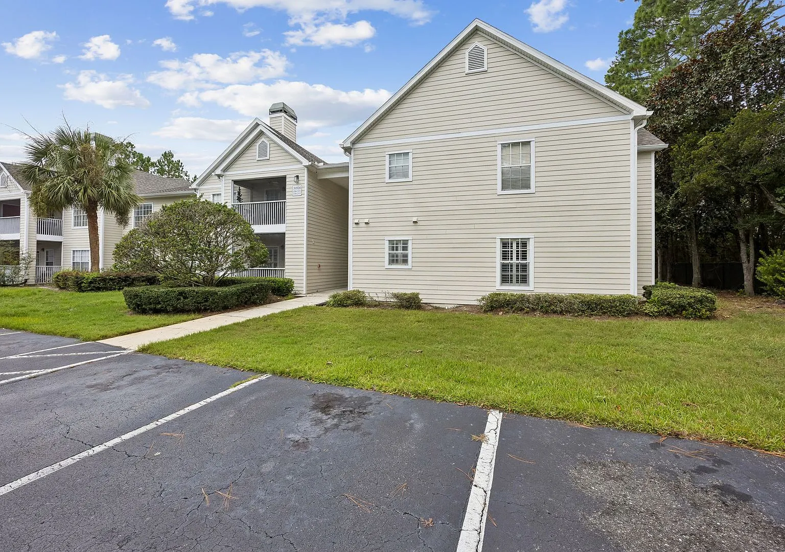 Adorable 2BR/2BA Condo in Gated Amelia Lakes Community — Photo 1