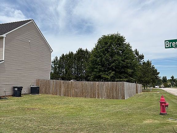 2nd image of 568 Brewer Dr