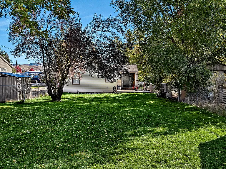 1519 S Division Ave — Photo 5