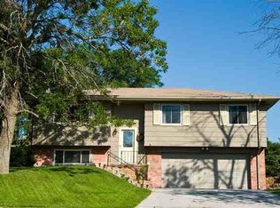 13526 Washington Cir, Omaha, NE 68137