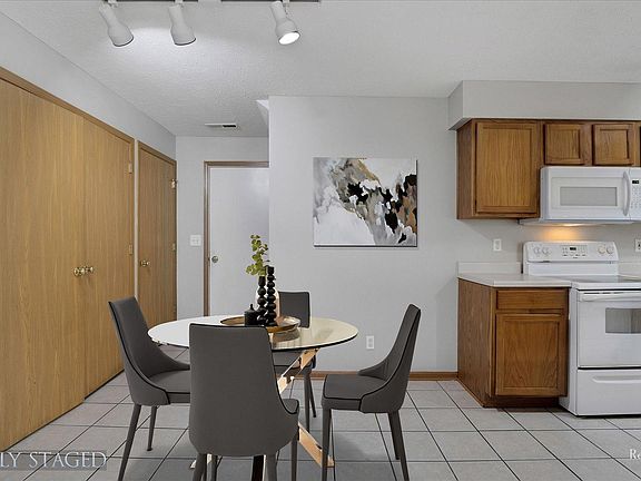 3rd image of 1034 Minns Dr