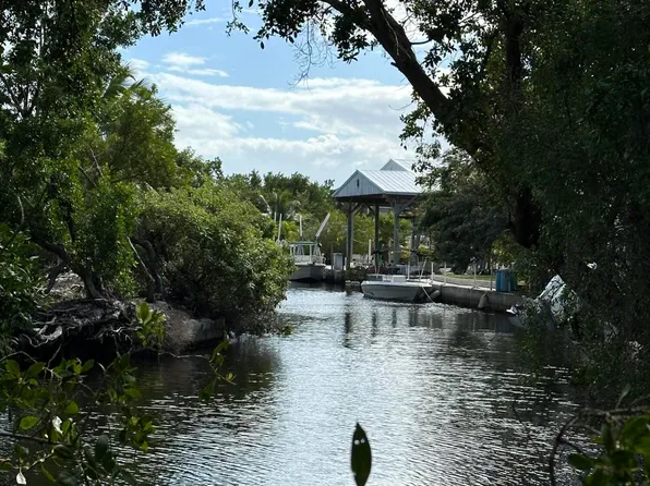 30869 Bay Shore Dr, Big Pine Key, FL 33043