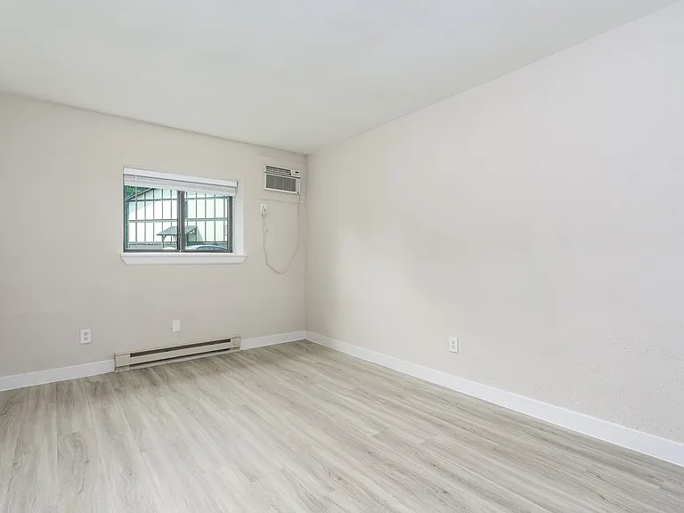 Oak Park Apartments — Photo 25