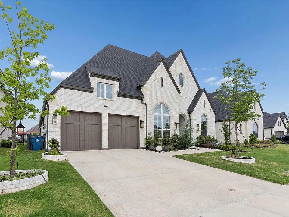 1939 Apple Tree Dr
