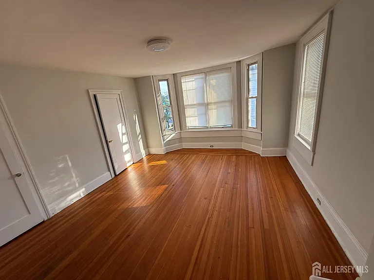 155 Livingston Ave — Photo 4