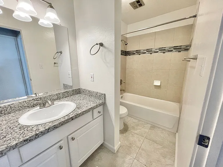 2712 O Street — Photo 6