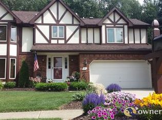 35 Lillyridge Dr, East Amherst, NY 14051