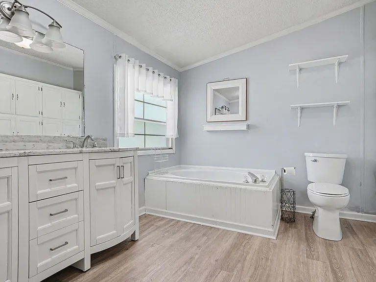 4705 Pearl Rd — Photo 20