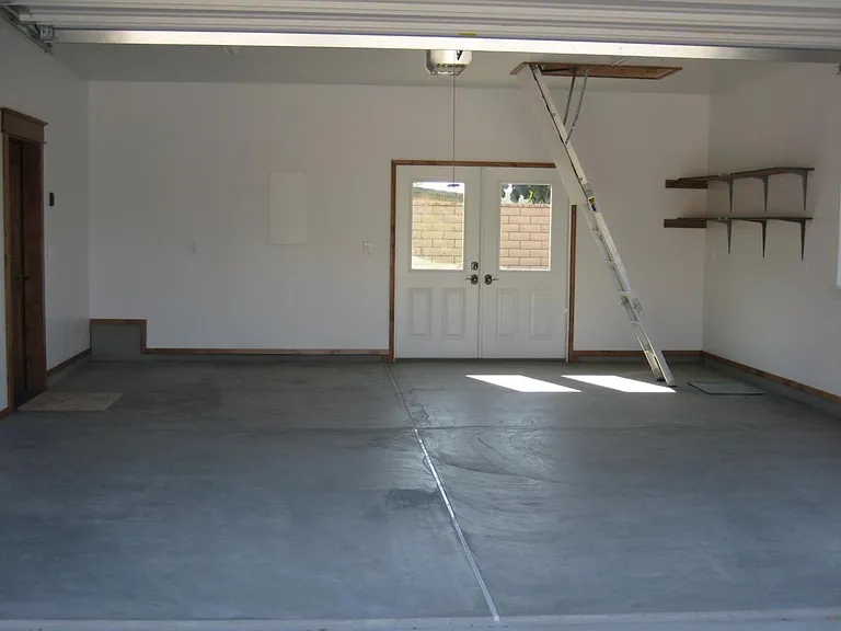 Oversized Garage w/Loft Storage