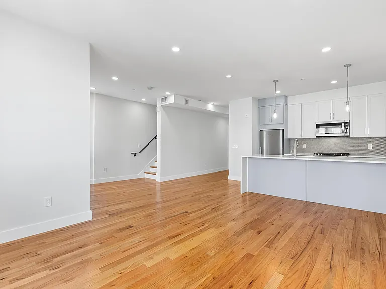 181 Bennington St #4 — Photo 4
