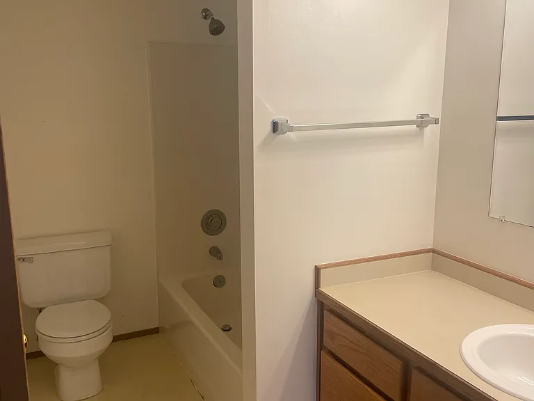 9741 Woodlawn Ave N #C — Photo 12