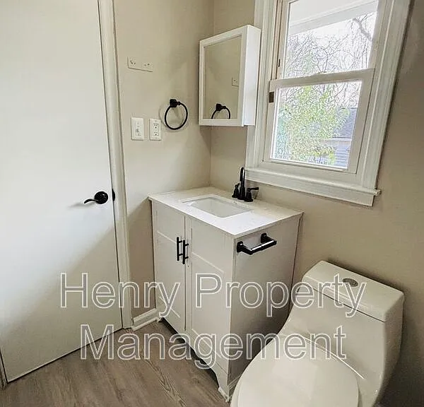 1122 Drew St — Photo 8