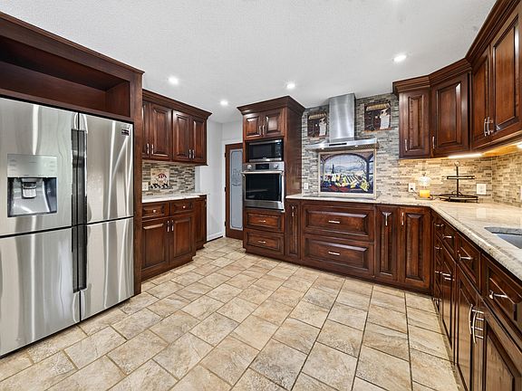 5th image of 111 Brockton Ridge Dr