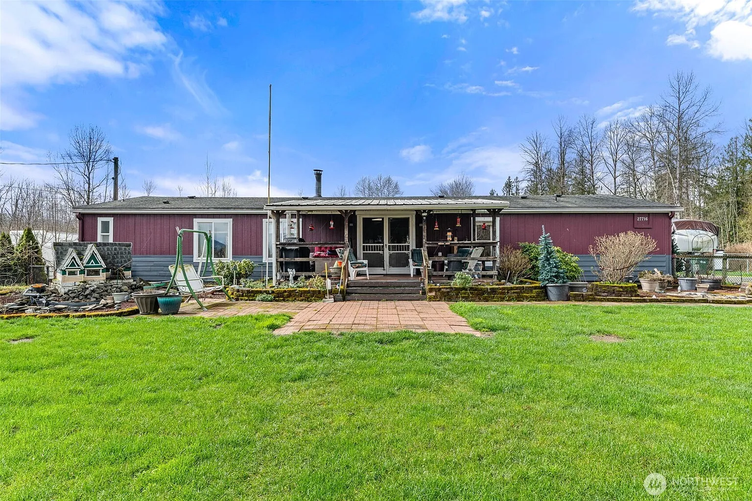 27716 E Entwhistle Rd E E photo 1