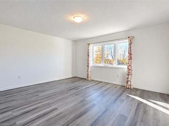 4th image of 7 Fleming Cres