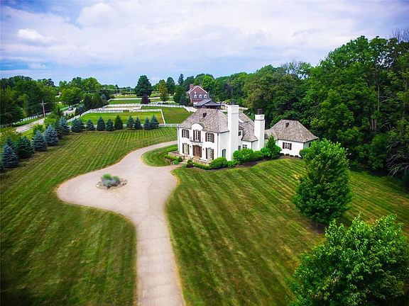 2nd image of 2995 Belle Maison Dr
