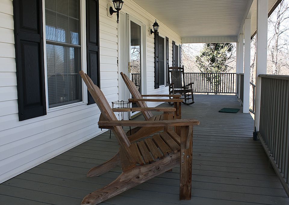 2nd image of 33 Winterberry Ln