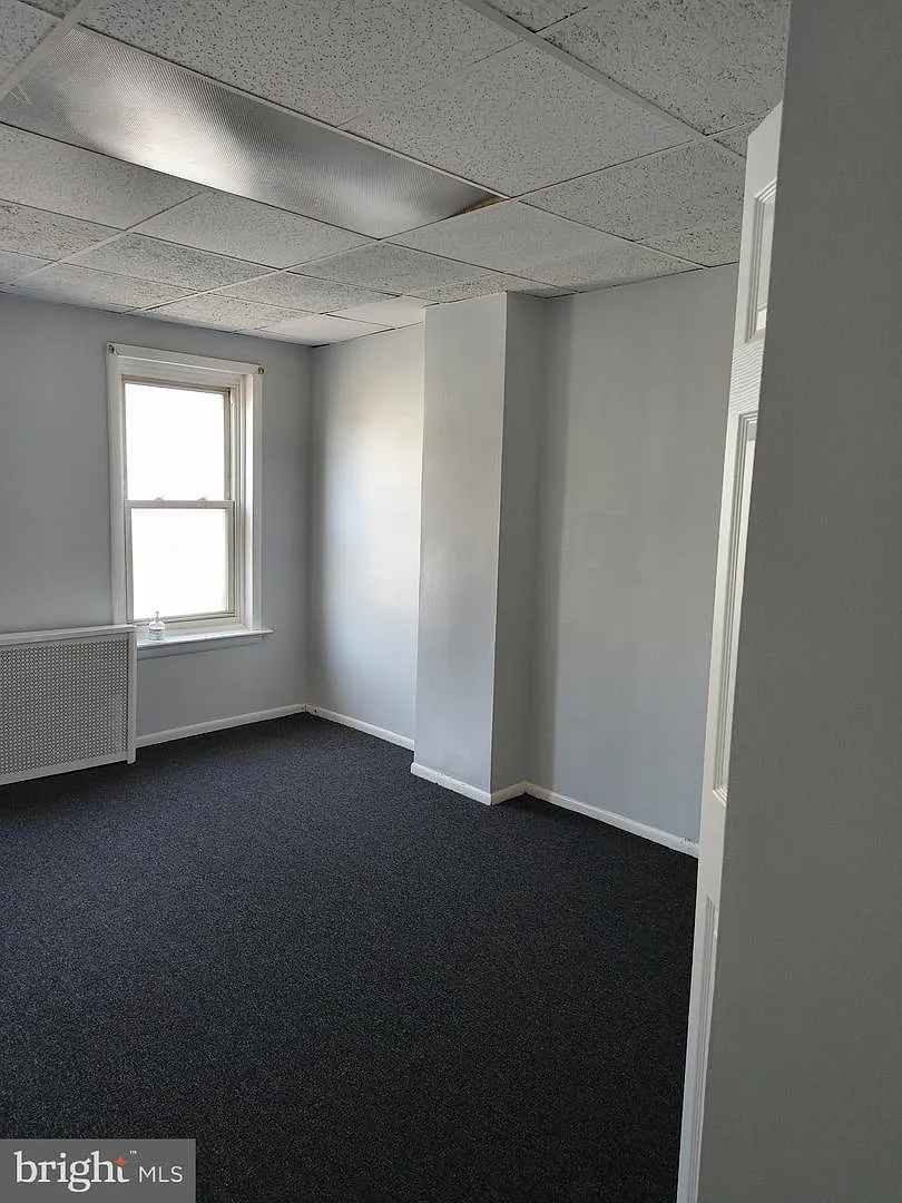 3 bed, 976 sqft, $2,200 — Photo 3