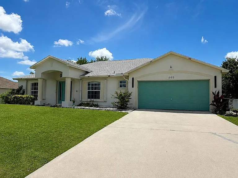 1002 SW Longfellow Rd — Photo 2