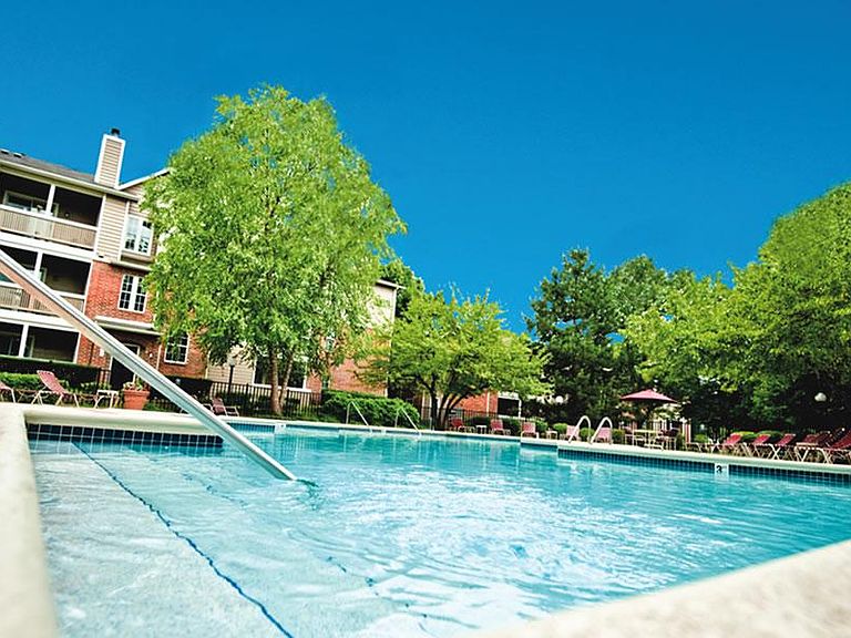 The Green at Chevy Chase Apartment Rentals Buffalo Grove