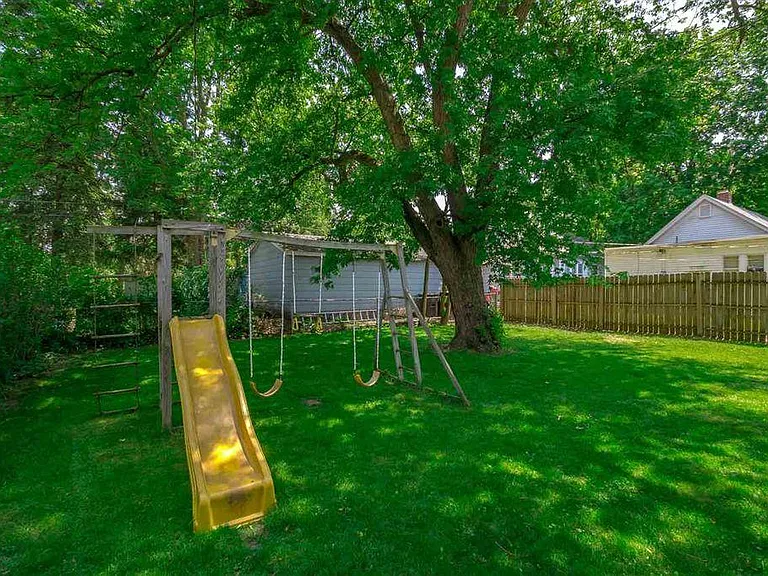 1014 Stanfield St — Photo 28