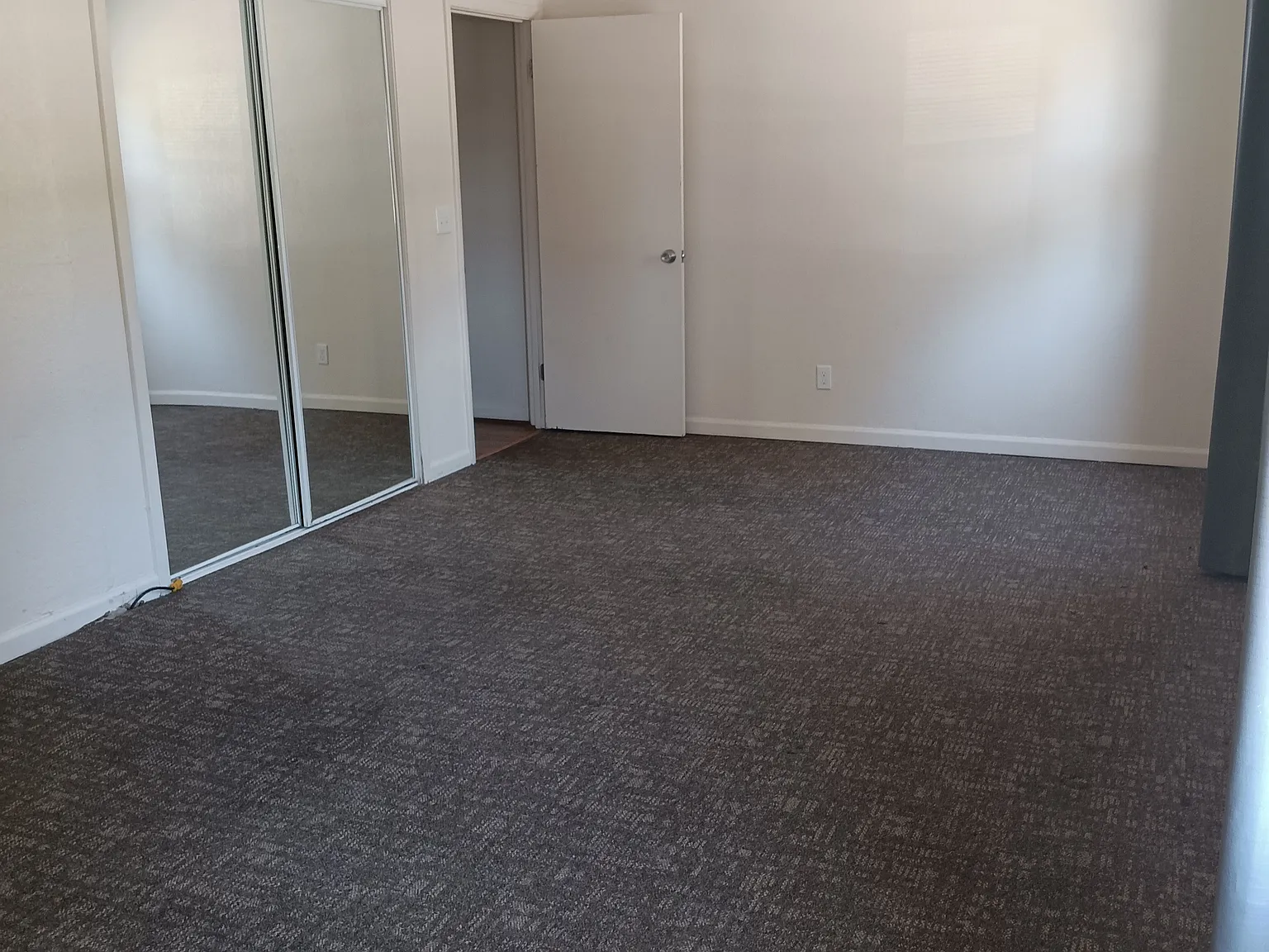 3 bed, $1,800 — Photo 3