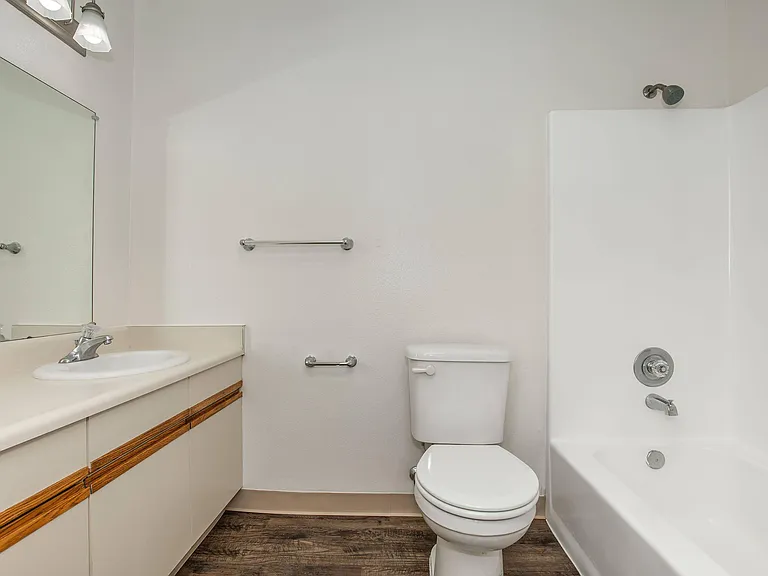 Victoria Square Apartments — Photo 57
