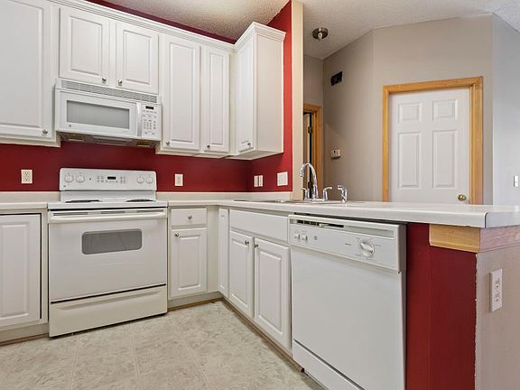 4th image of 3848 Abercrombie Ln