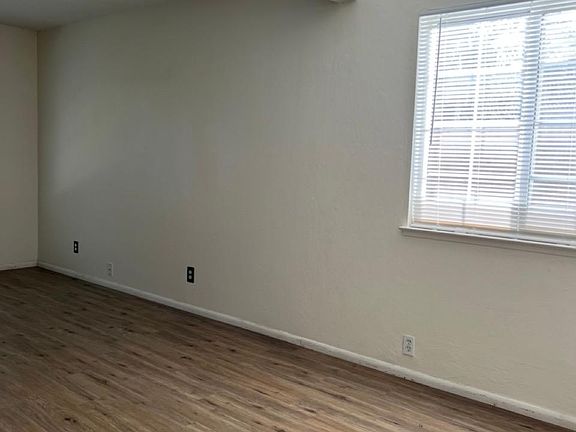 4th image of 435 Pine Meadows Dr