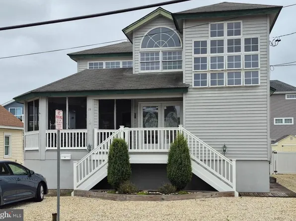 11 E Jeanette Ave, Brant Beach, NJ 08008