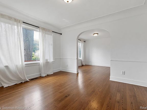 5th image of 5203 Devonshire Rd