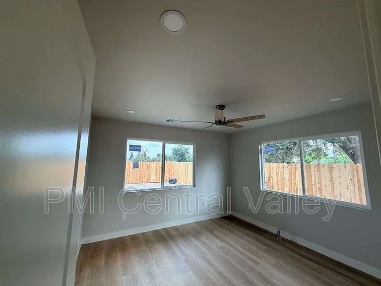 1710 Waverly Dr — Photo 18