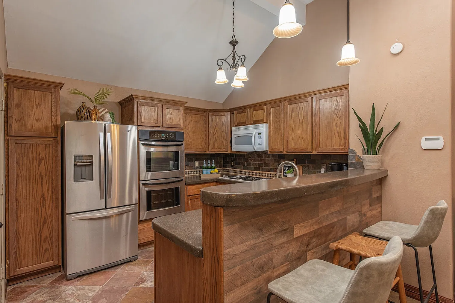 2 bed, 1.0 bath, $4,100 — Photo 2