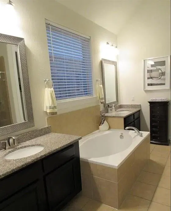 3 bed, 1833 sqft, $2,450 — Photo 4
