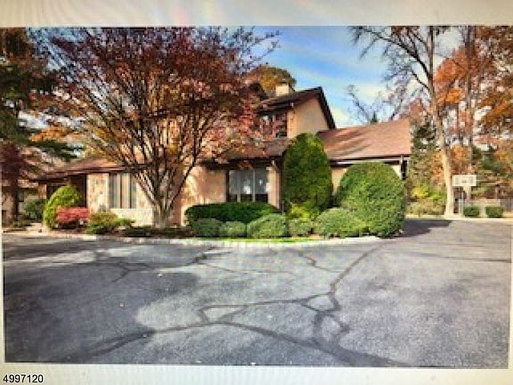 2nd image of 27 Aspen Dr