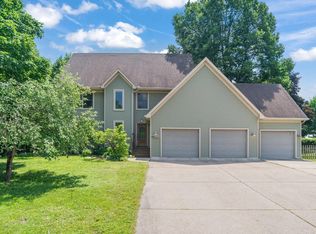 10905 35th Pl N, Plymouth, MN 55441