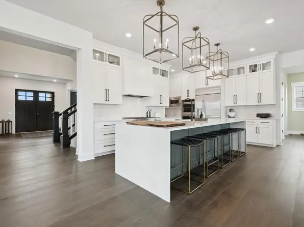 1401 Palmer Dr N, Lake Elmo, MN 55042