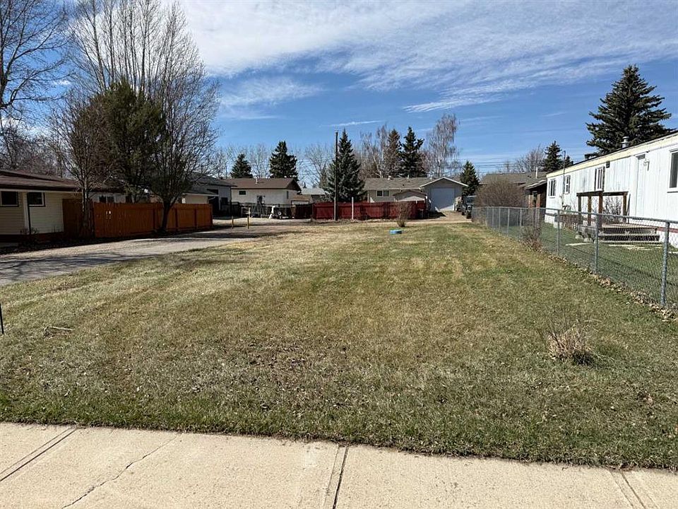 1st image of 320 3rd St N