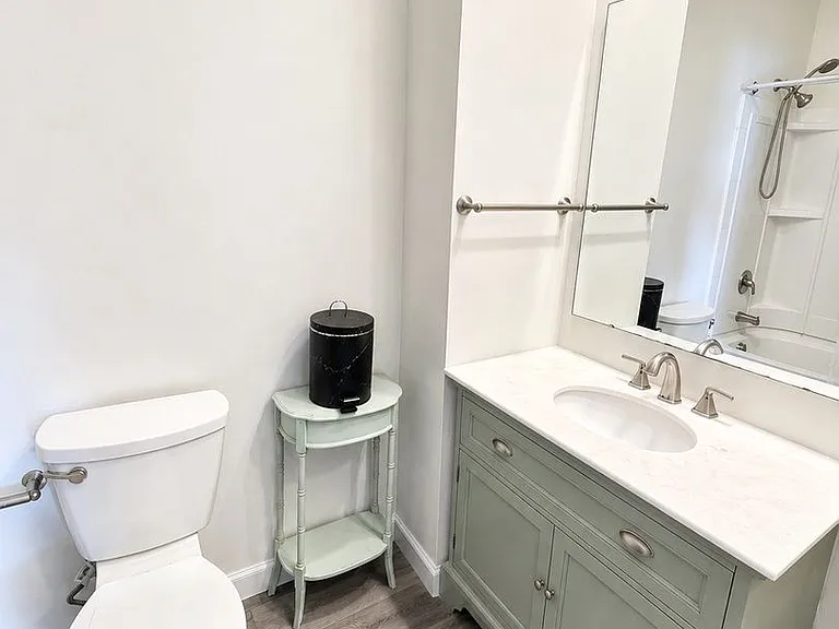235 King St #6 — Photo 11
