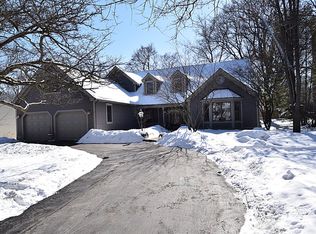 616 Fulton St, Geneva, IL 60134