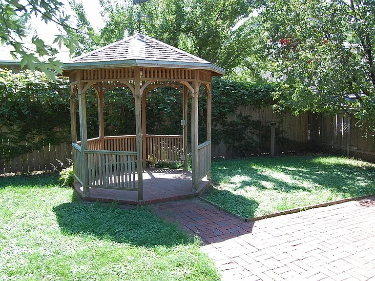 2411 C St — Photo 23