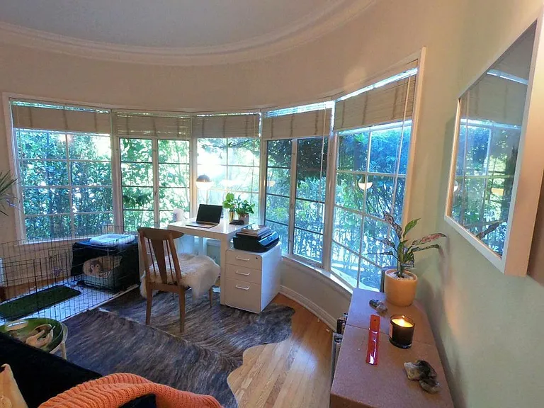 2285 N Beachwood Dr #6 — Photo 5