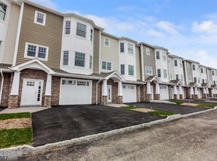 2 Justin Ln, North Haledon, NJ 07508