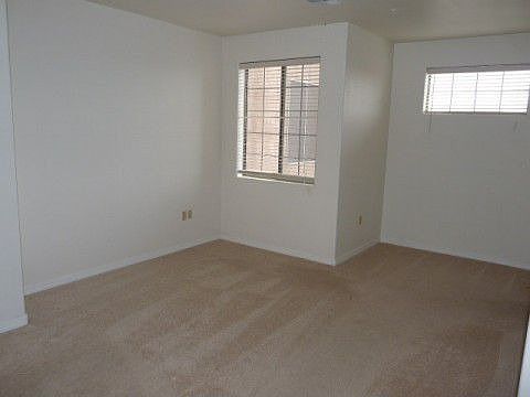 4th image of 8 Northridge Cir
