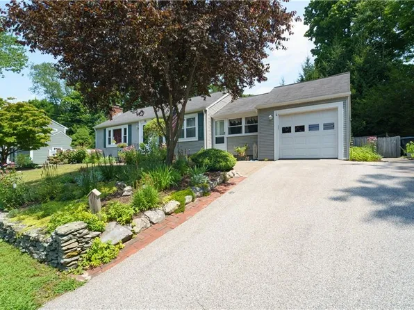 86 Carlton Ave, Warwick, RI 02889