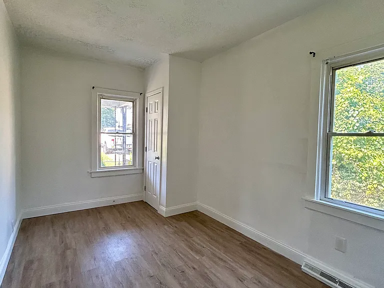 4447 Mayhew Ave — Photo 11