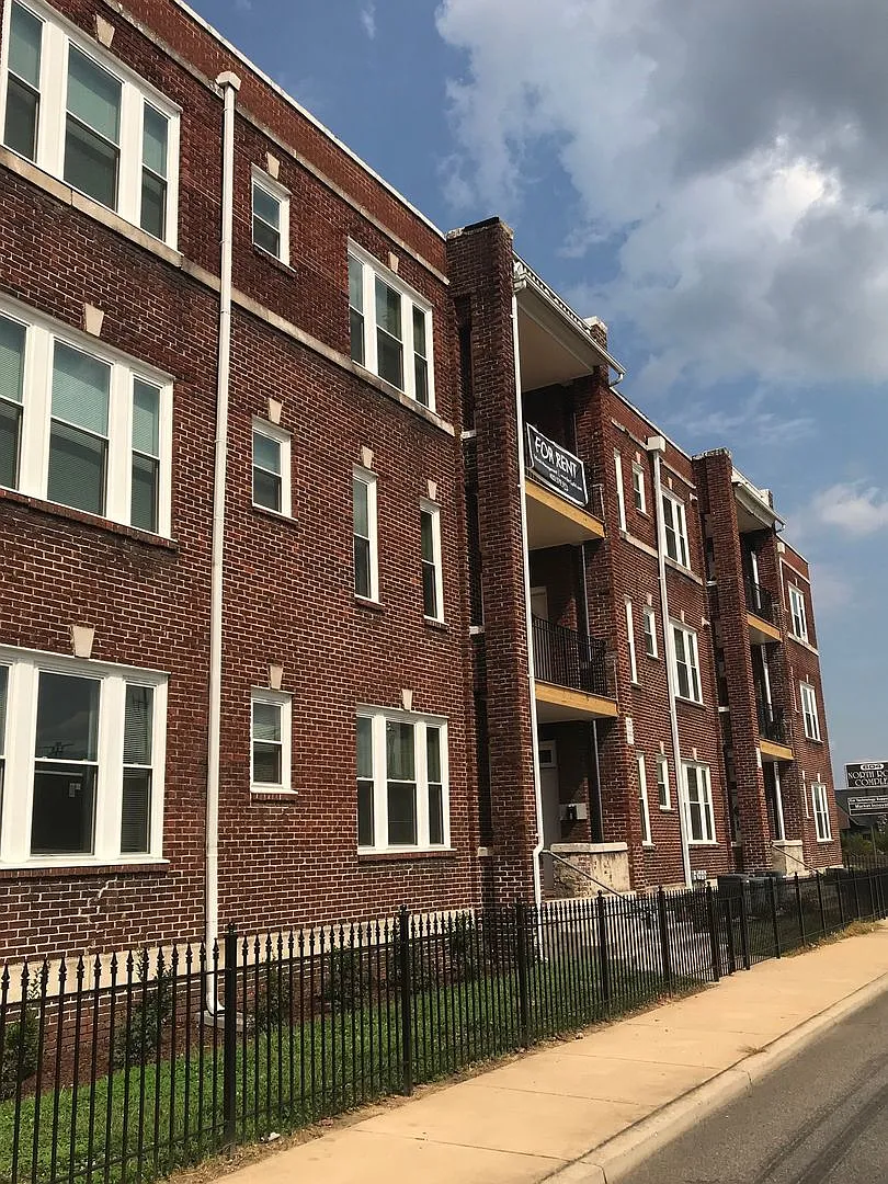 Almeda Apartments — Photo 4