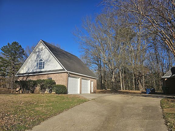 2nd image of 107 Dogwood Lake Dr