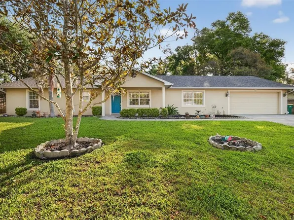 130 N Johns St, Mount Dora, FL 32757